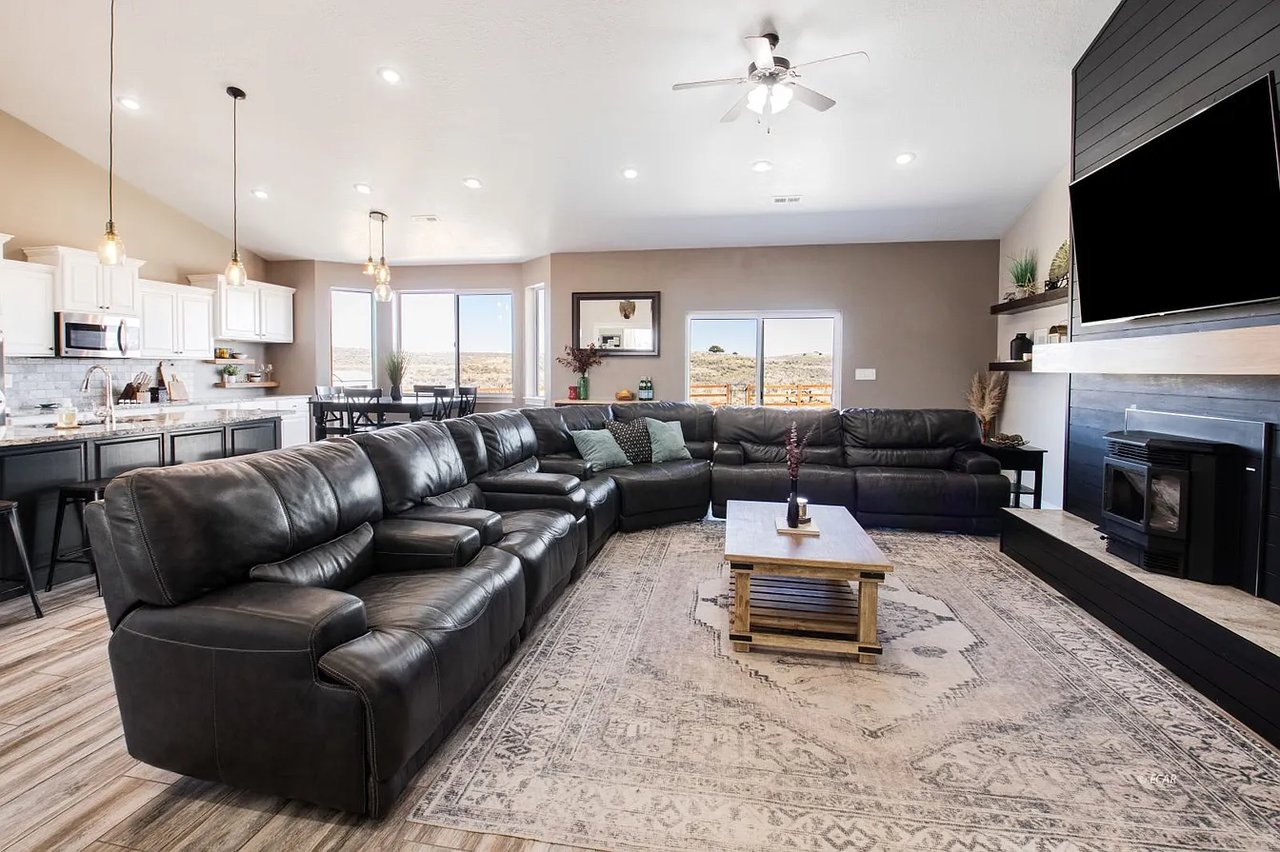 557 Thistle Dr