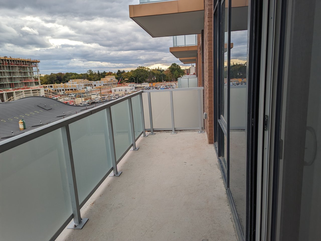 447-215 Lakeshore Rd W