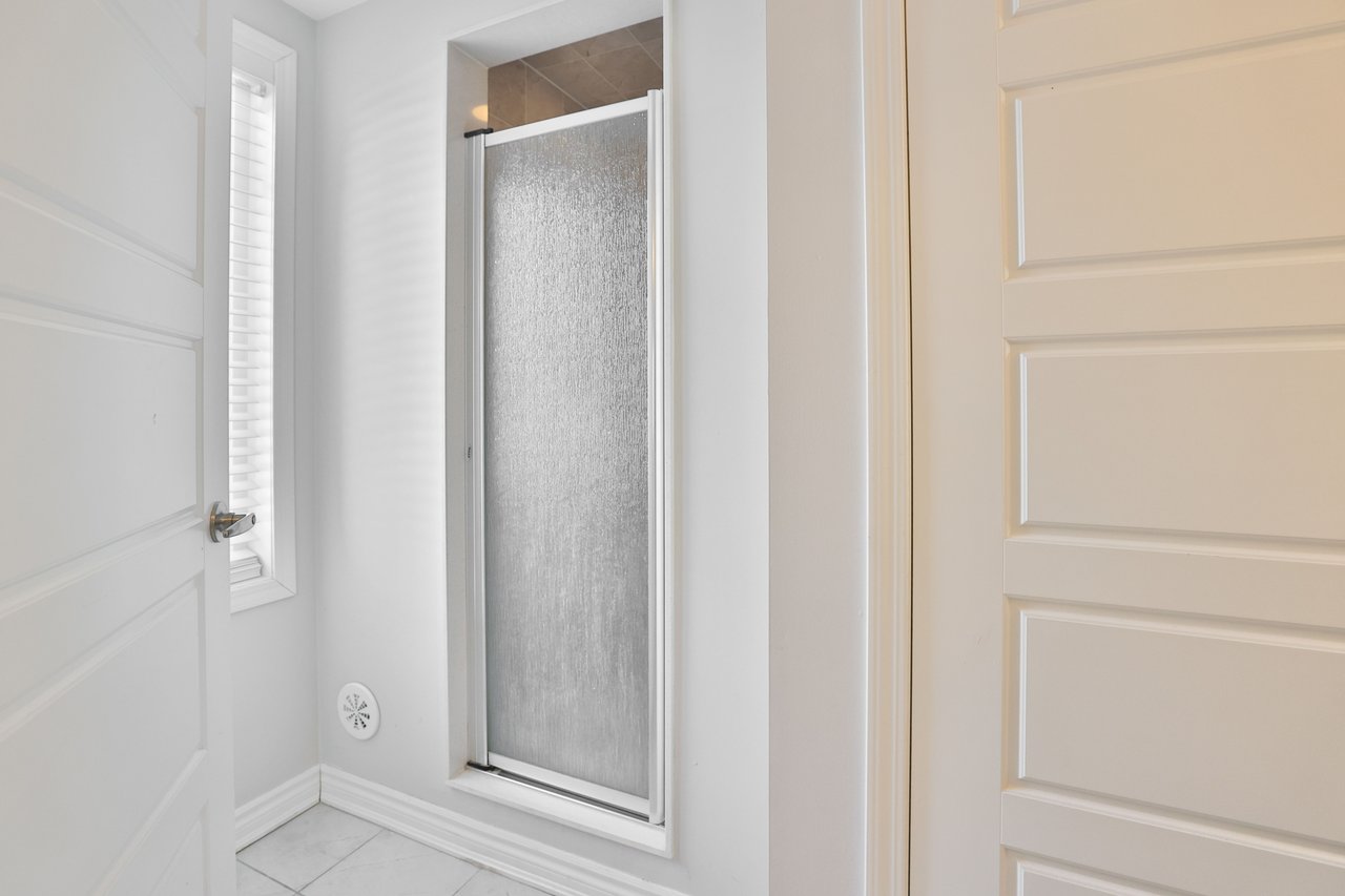 1133 Duignan Crescent, Milton