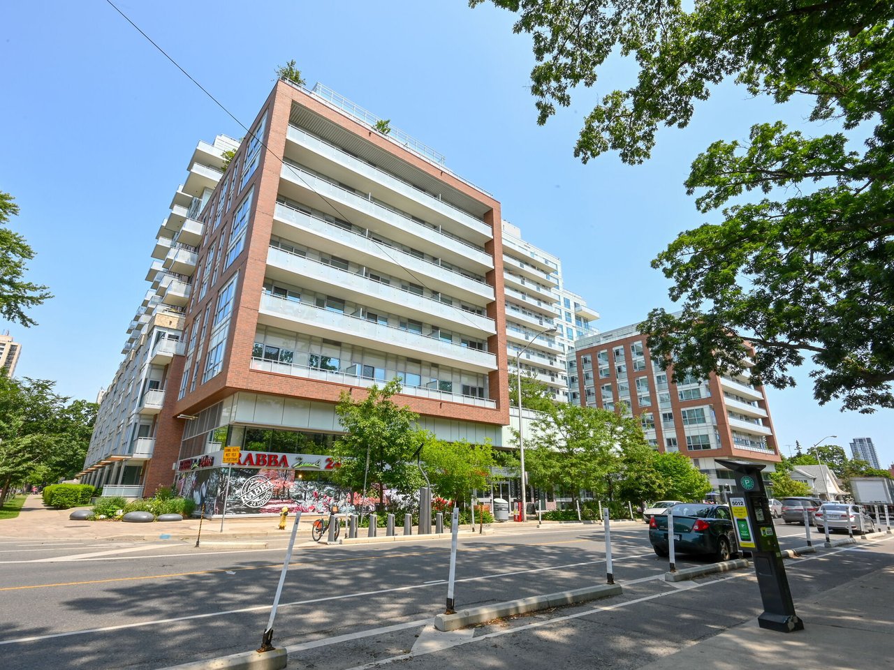 1830 Bloor St W Unit 813