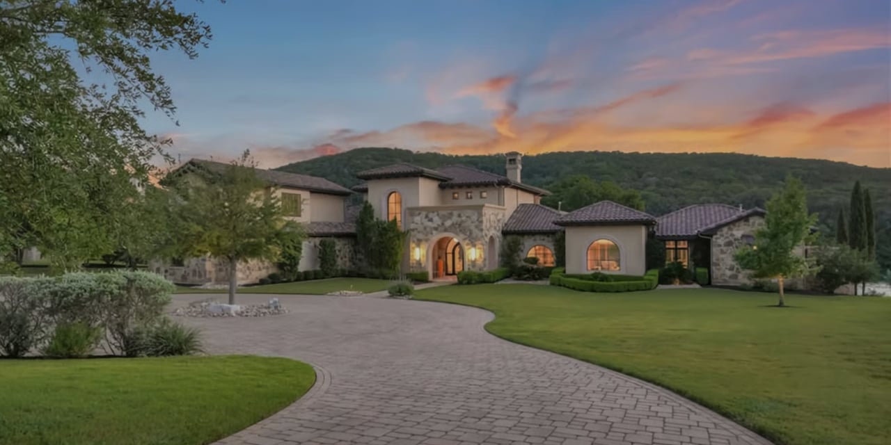 How Do Relocation Buyers Choose Luxury Neighborhoods in Austin?