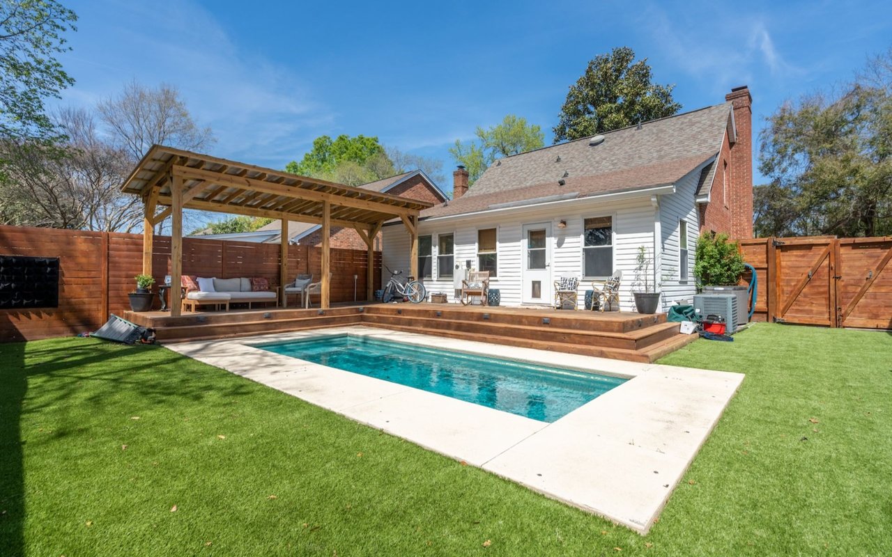 Charming Mount Pleasant Home With a Pool – 1175 Lazy Lane