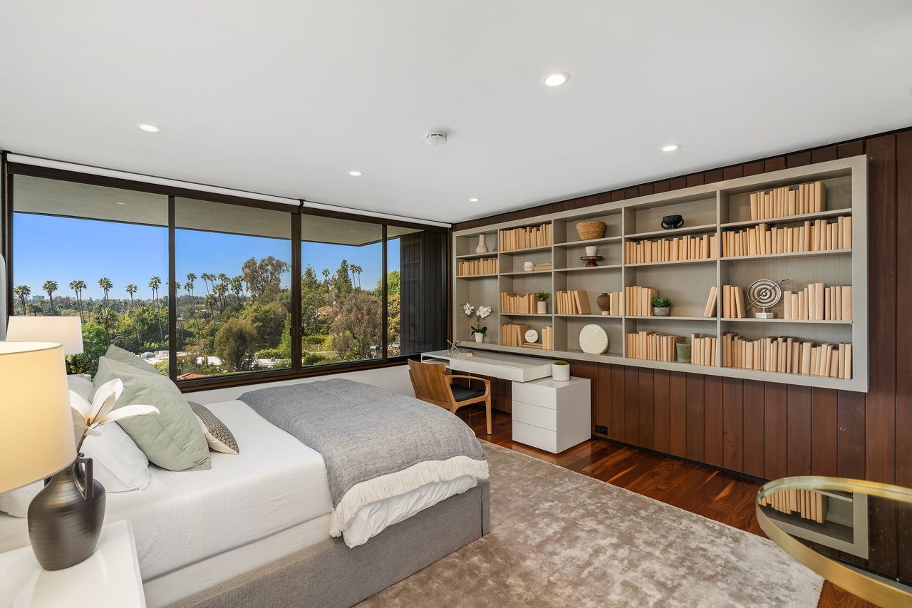  A Beverly Hills Architectural Masterpiece – Where Modern Luxury Meets Timeless Elegance
