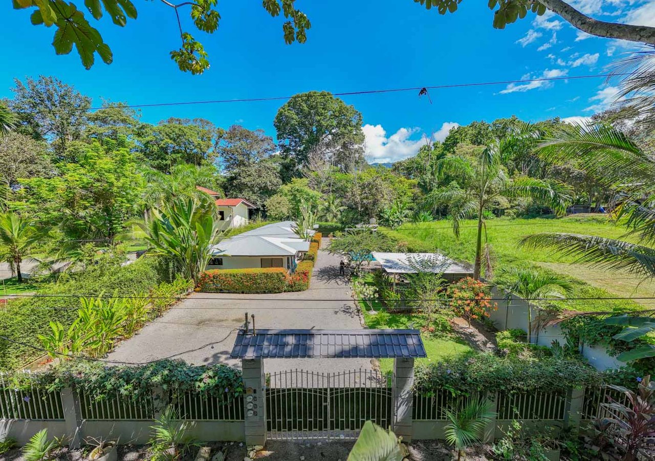 Tropical 3-Cabin Home with Pool and Gardens in the Heart of Uvita