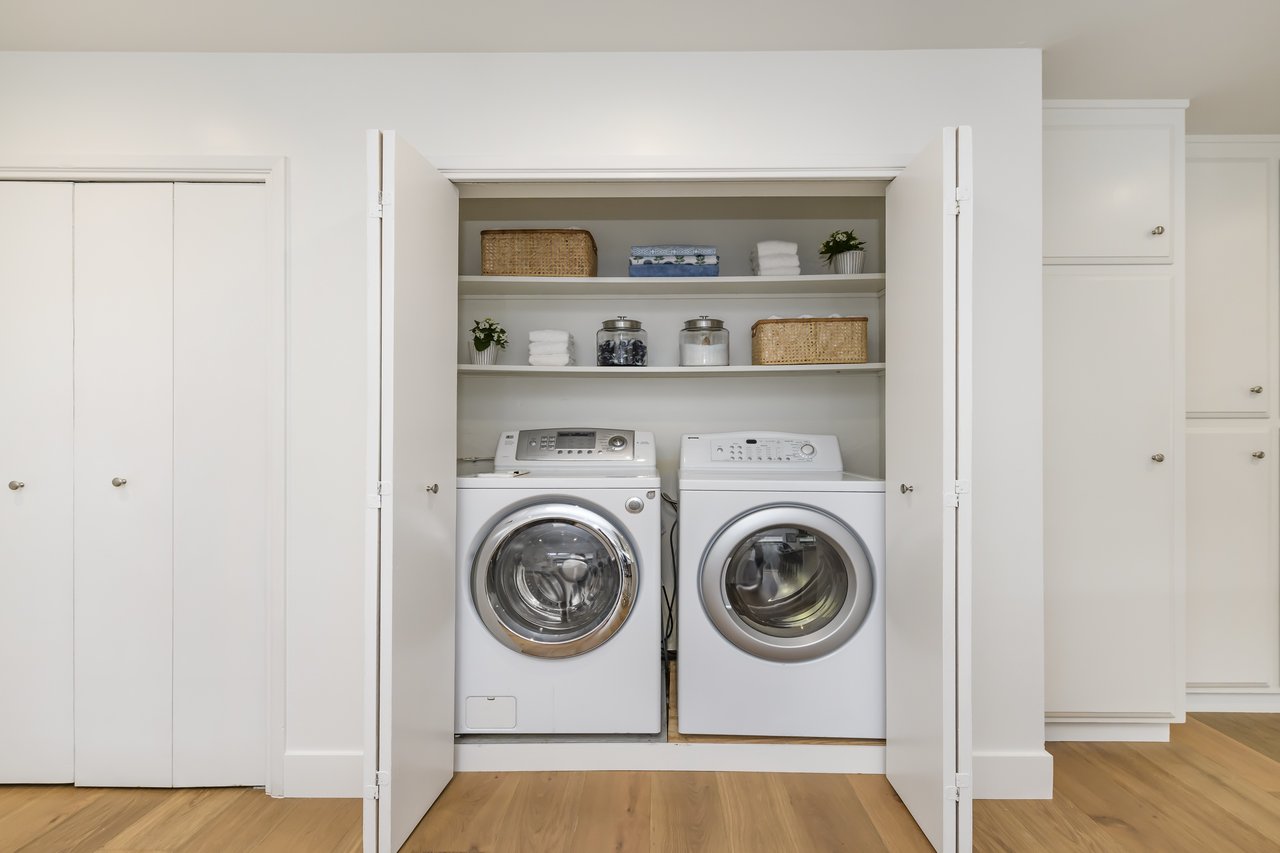 Refined Single-Level Waterfront Retreat