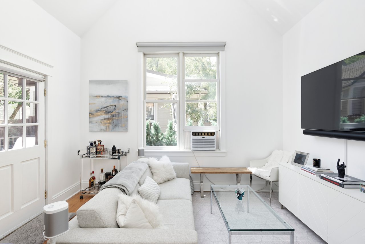 Charming Victorian Carriage House