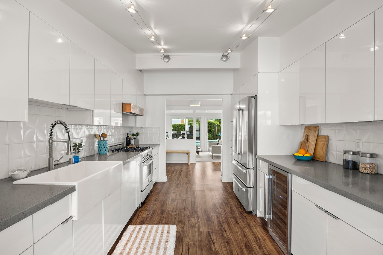 Tustin Cliff Home May For Sale