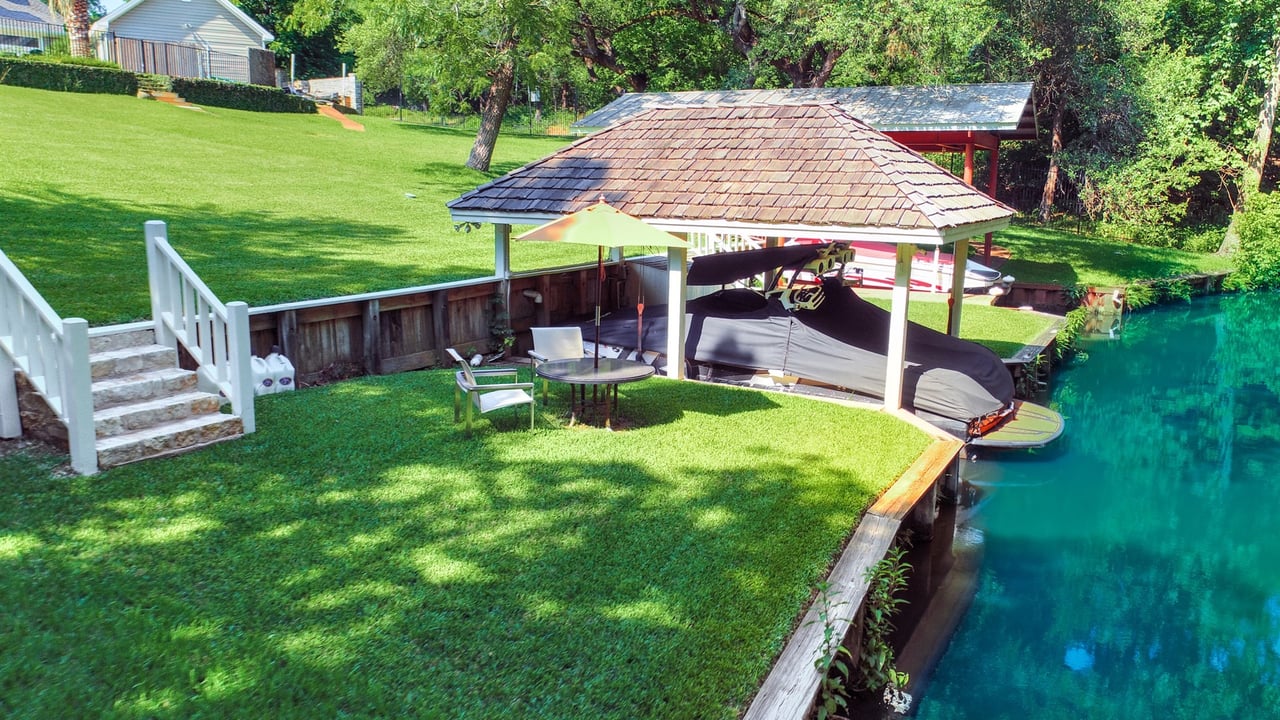 Island Wood Luxury