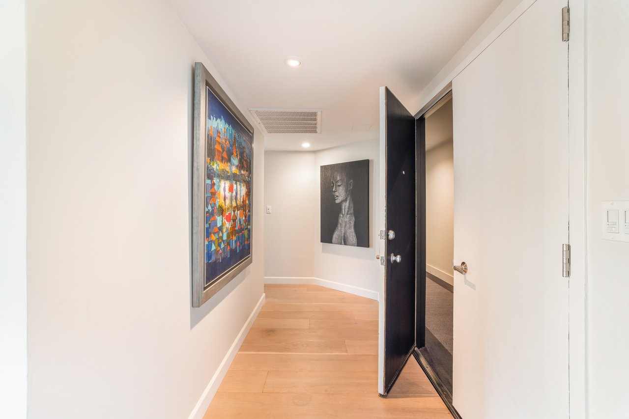 818 N Doheny Dr Unit: 607