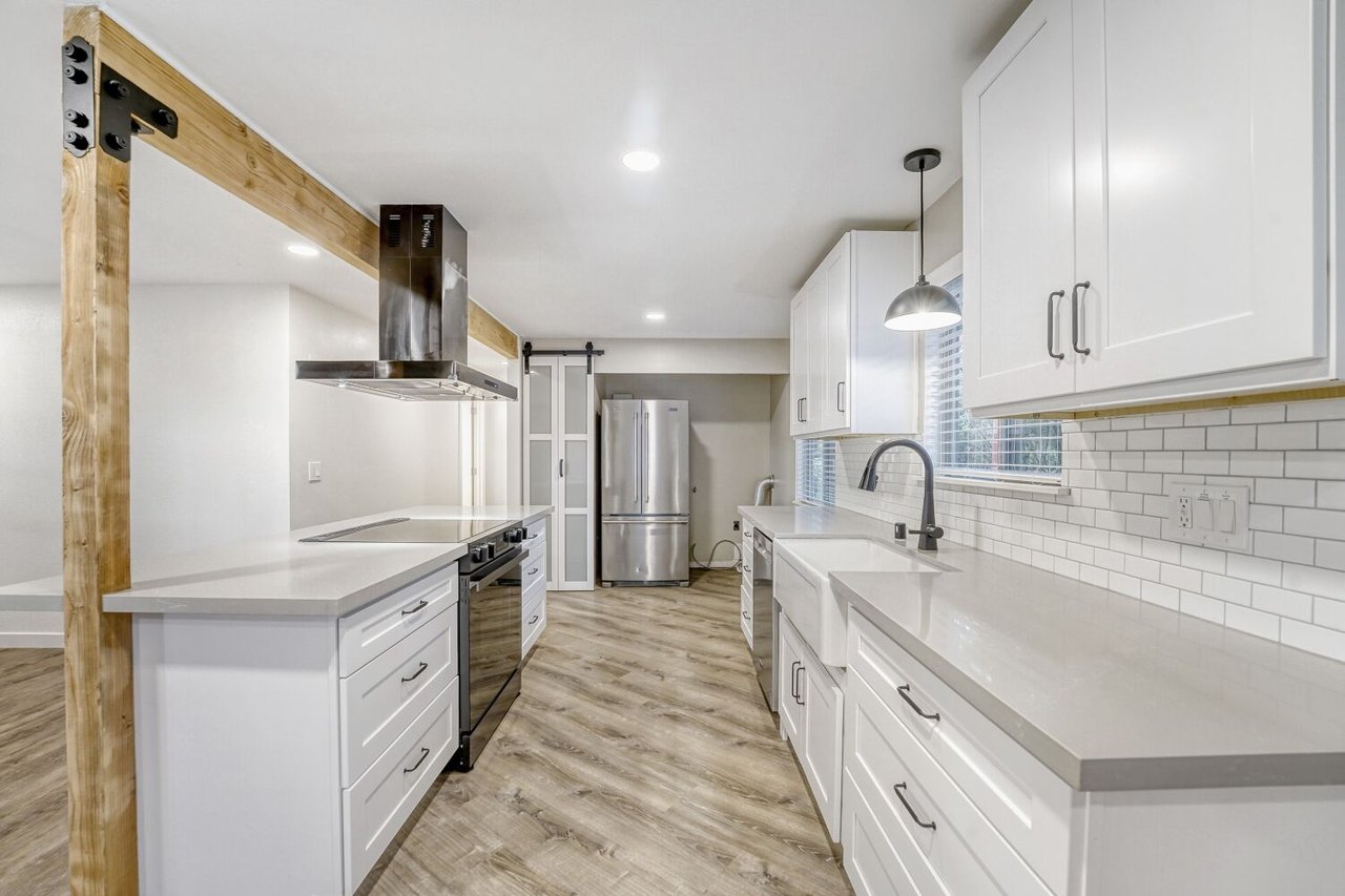 9632 S 216th St, Kent, WA 98031