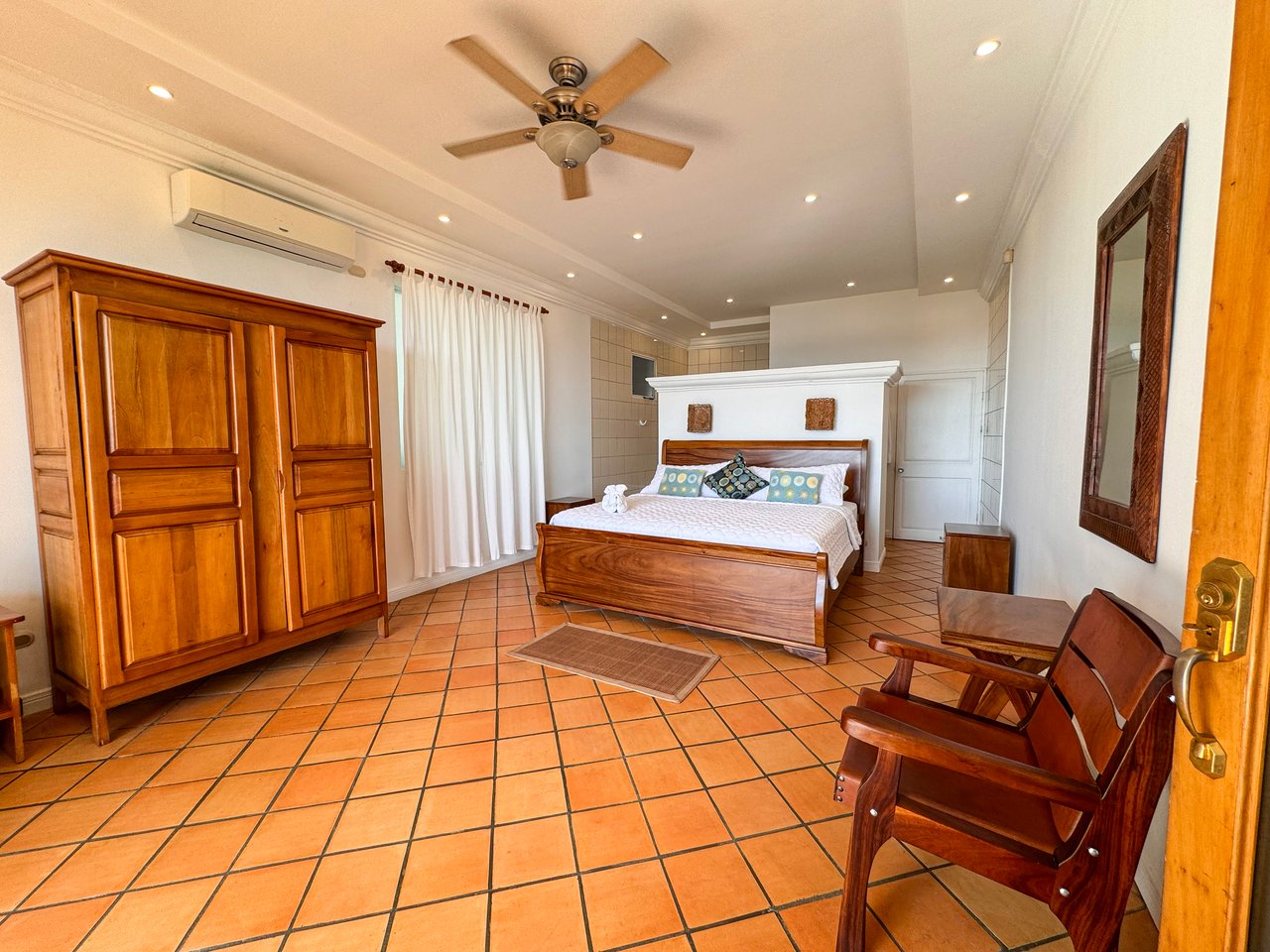 Villa Alegria with Outstanding Ocean View and Short Walk to the Beach