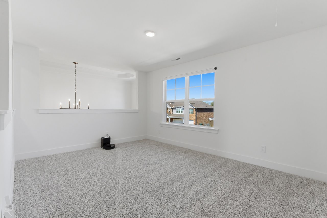 Immaculate 5BR Home with Outdoor Fireplace & Community Pool