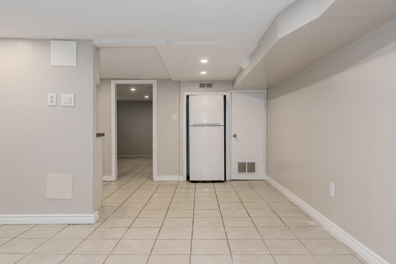15 Indian Road Cres, Basement