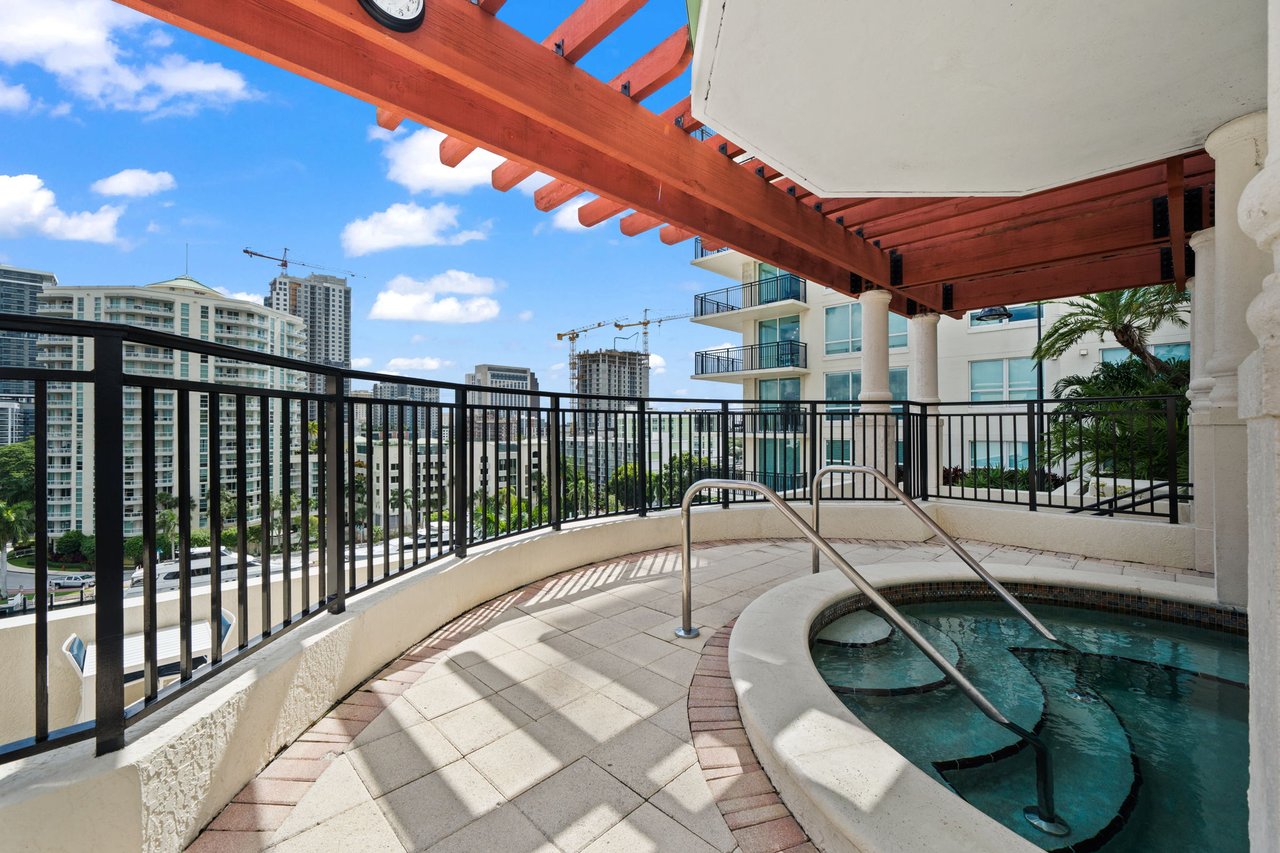 The Symphony Residence 1013N