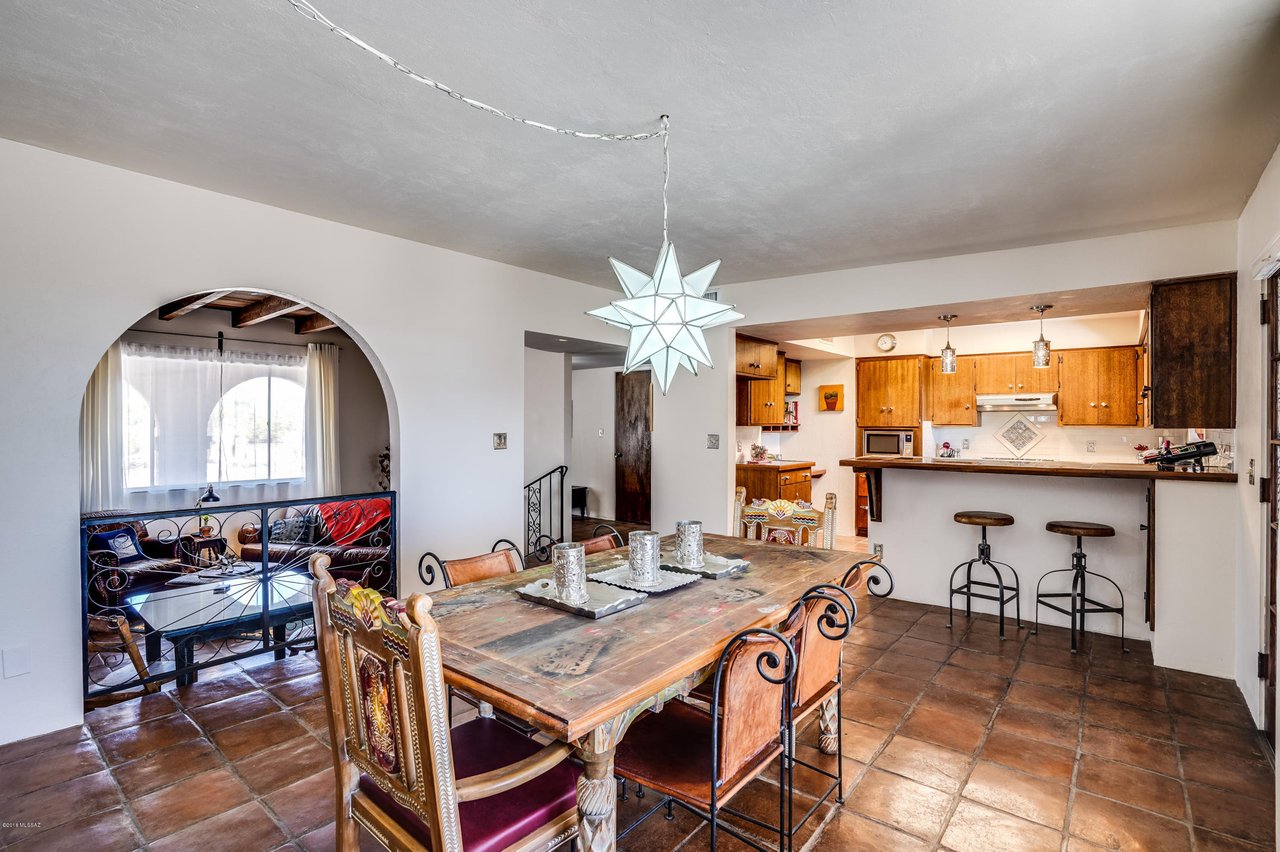 1129 W Fern Dr