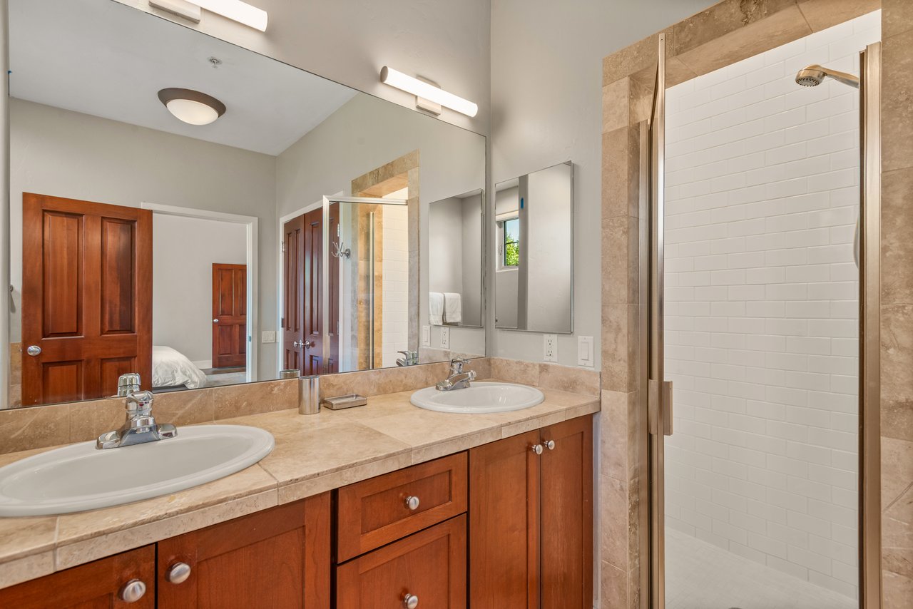 Warm & Inviting Willits Townhome
