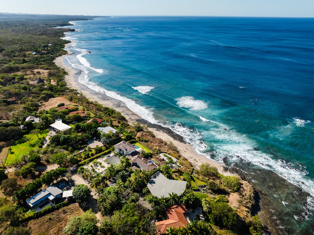 Villa Esperanza Beachfront | Near the Coast and Oceanfront House For Sale in Playa Negra