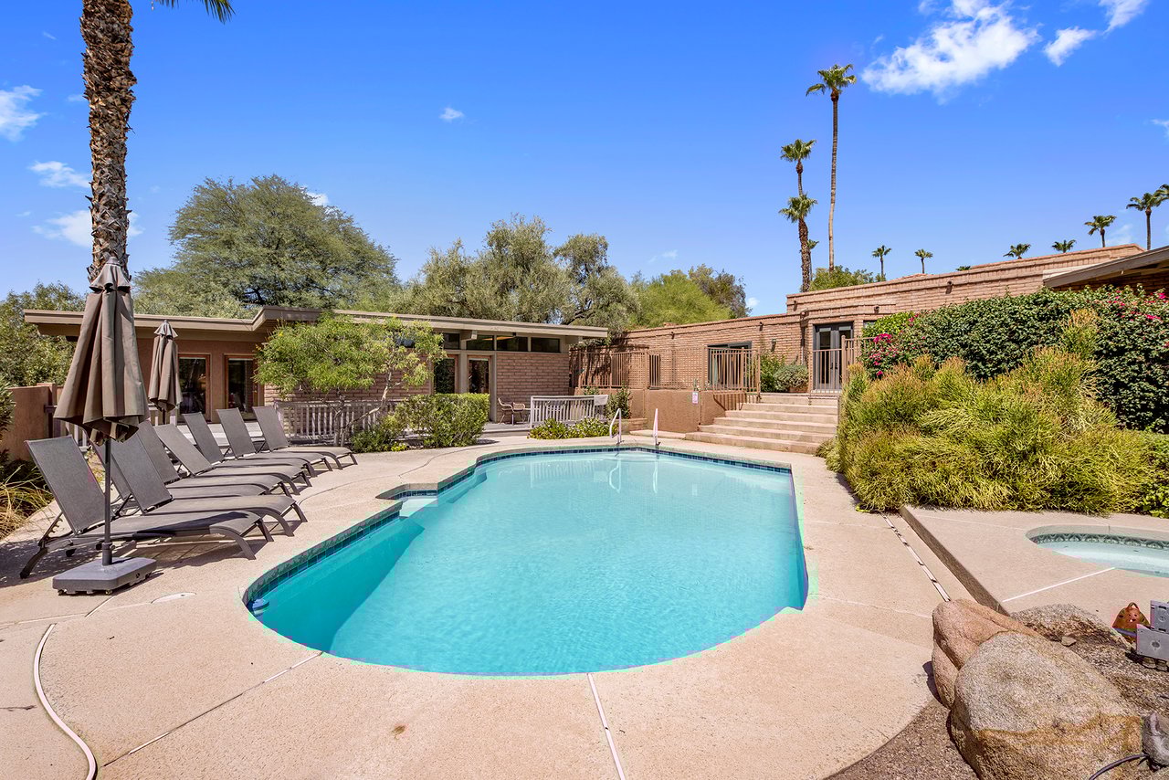 4737 E Valley Vista Lane