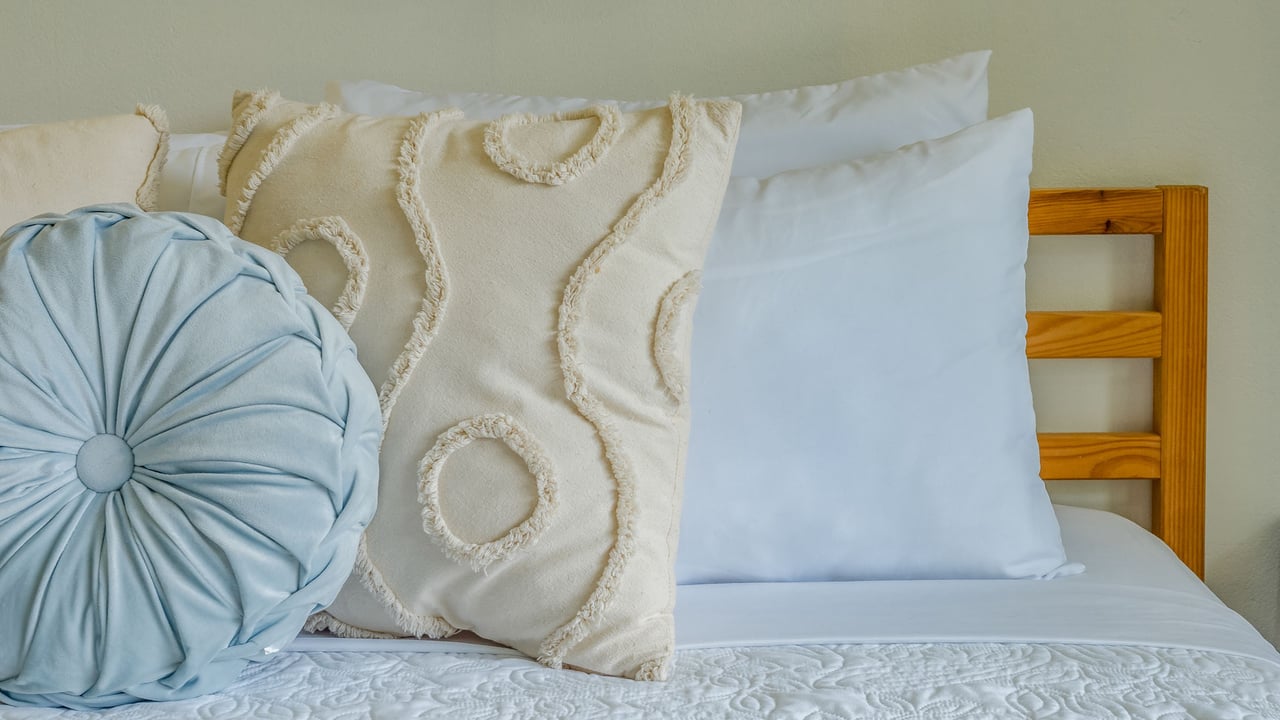 Tropical 3-Cabin Home with Pool and Gardens in the Heart of Uvita