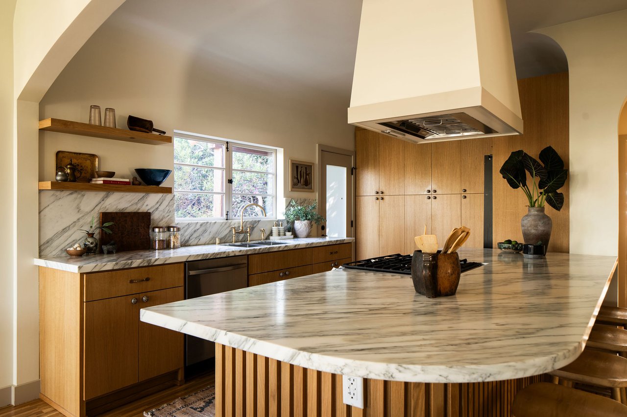 Vacant Trophy Silverlake Triplex With Reservoir Views