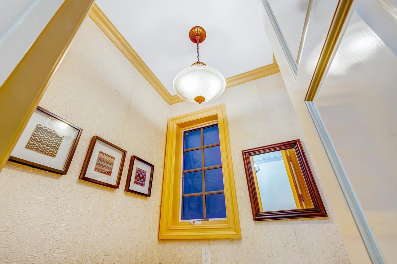 850 E 23rd Street private house