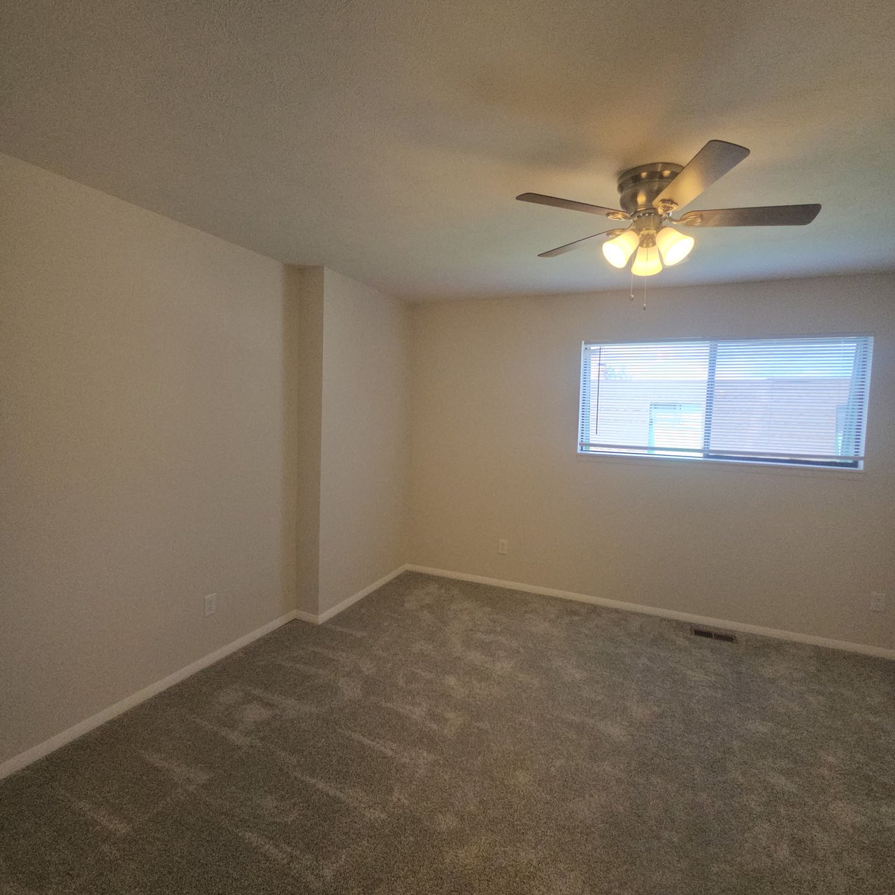 2 Bed 1.5 Bath Townhome Lakewood