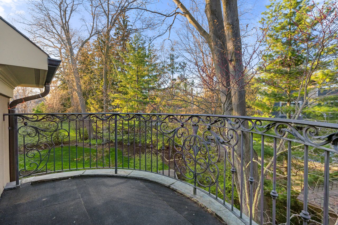 1081 Argyle Drive, Oakville