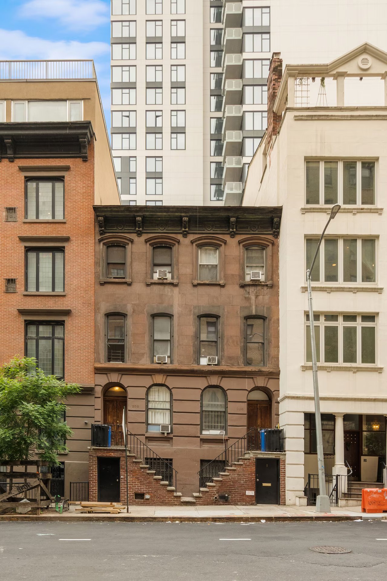 206-208 E 35th St - Building