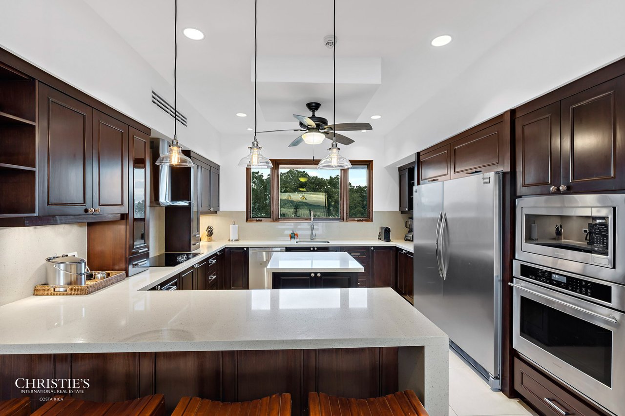 360 - 307 Splendor Condo