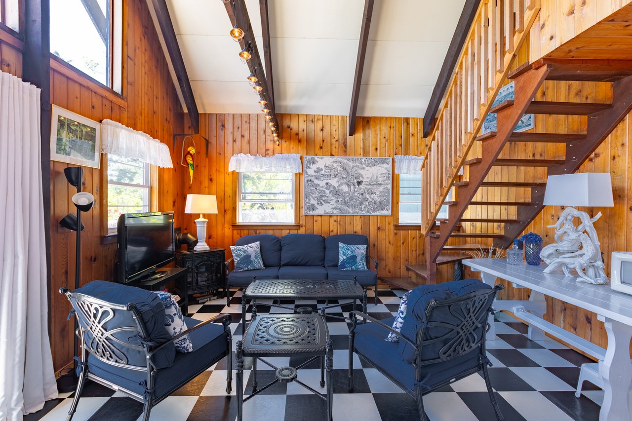 89 Pine Walk