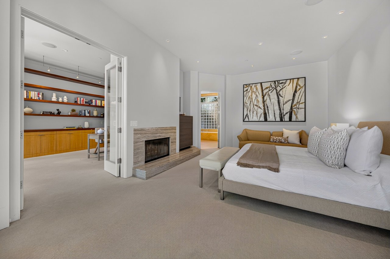 Dramatic Contemporary Architecture and Golden Gate Bridge Views