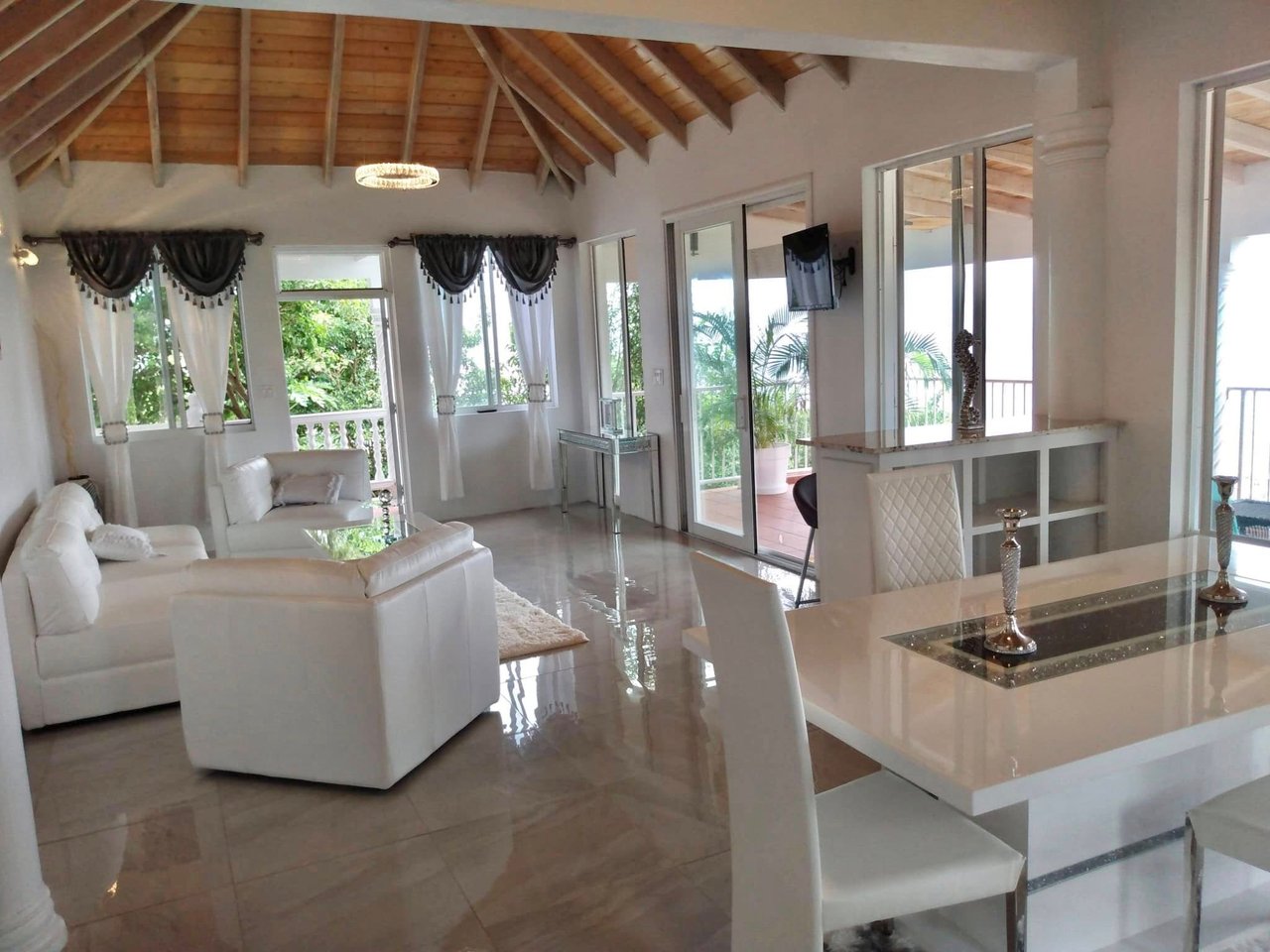 1122 Harrigan Estate 2 Bedroom Apartment