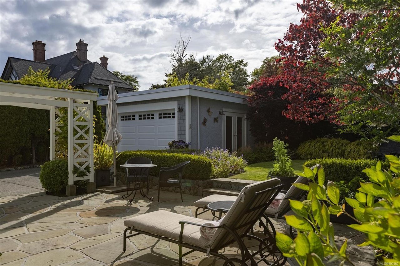 2422 Esplanade Rd