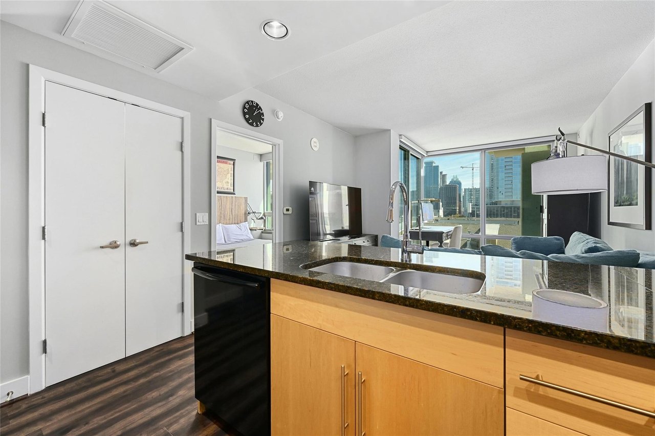 300 Bowie St APT 702
