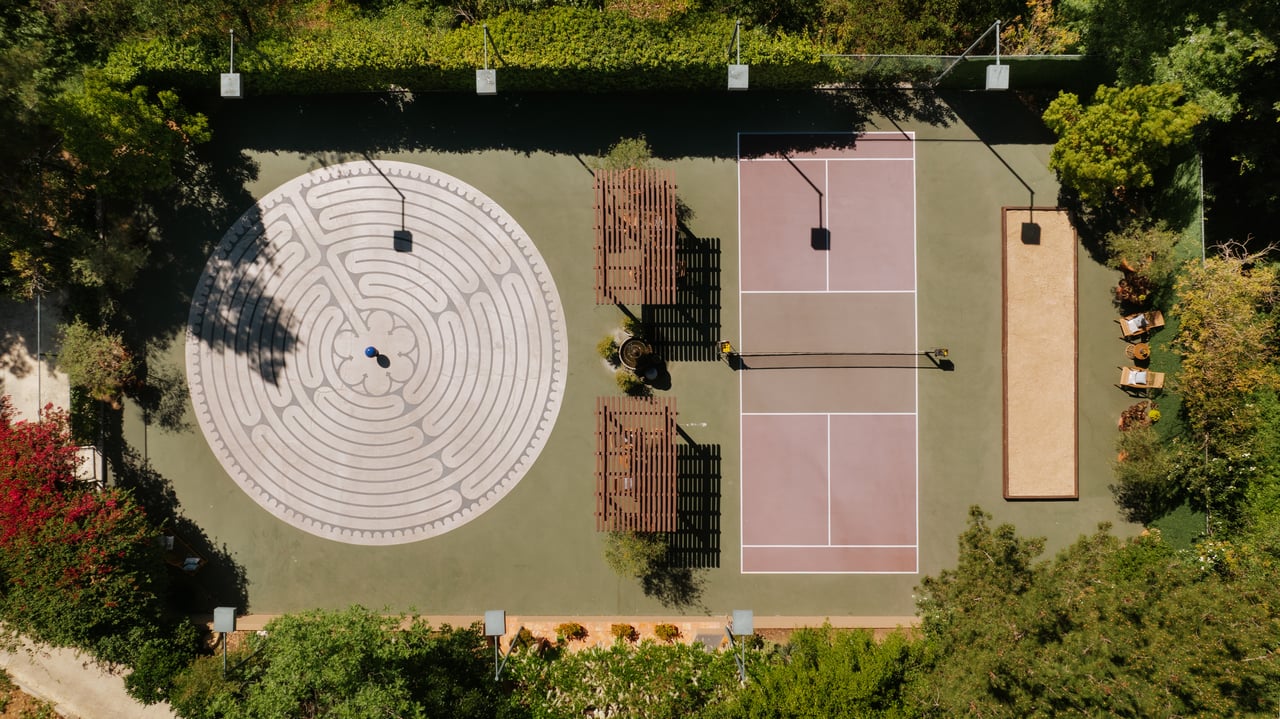 2700 Benedict Canyon Dr