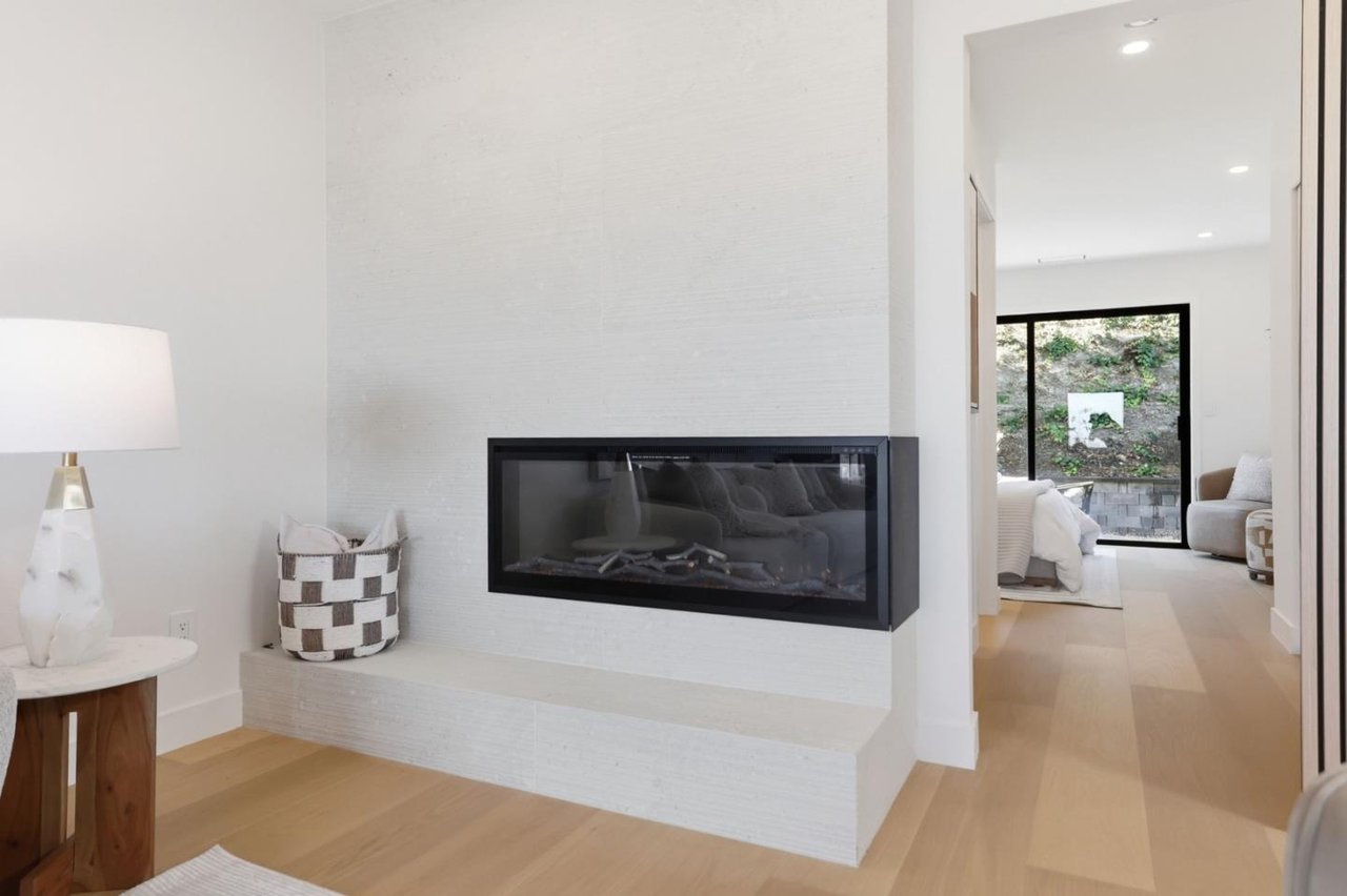 1041 Crestview Drive
