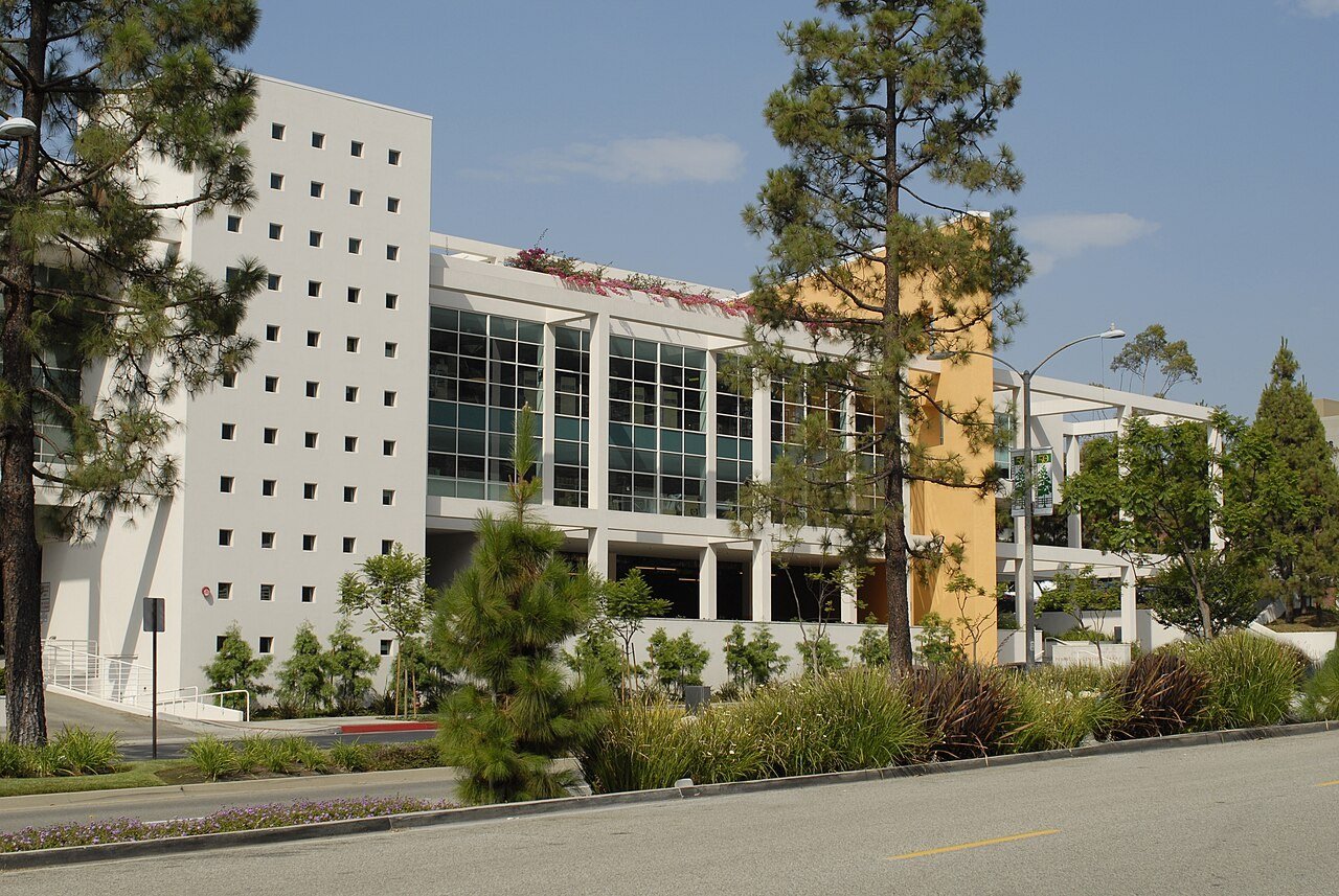 Exterior of Peninsula Center Library, photographed in 2007