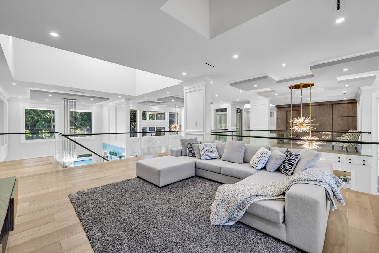 2.5 Acre Luxury Estate