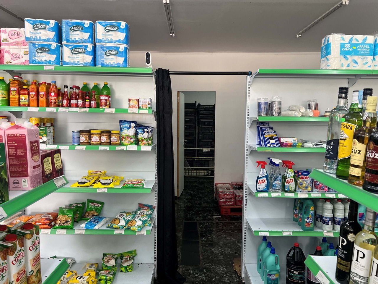 Prime Commercial Space Near Lisbon – Tenant in Place – 5% Annual Return