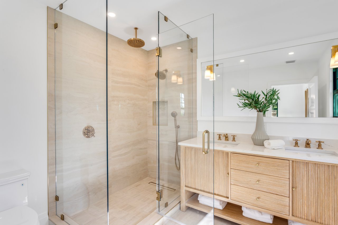 Charming Like New Residence In Town