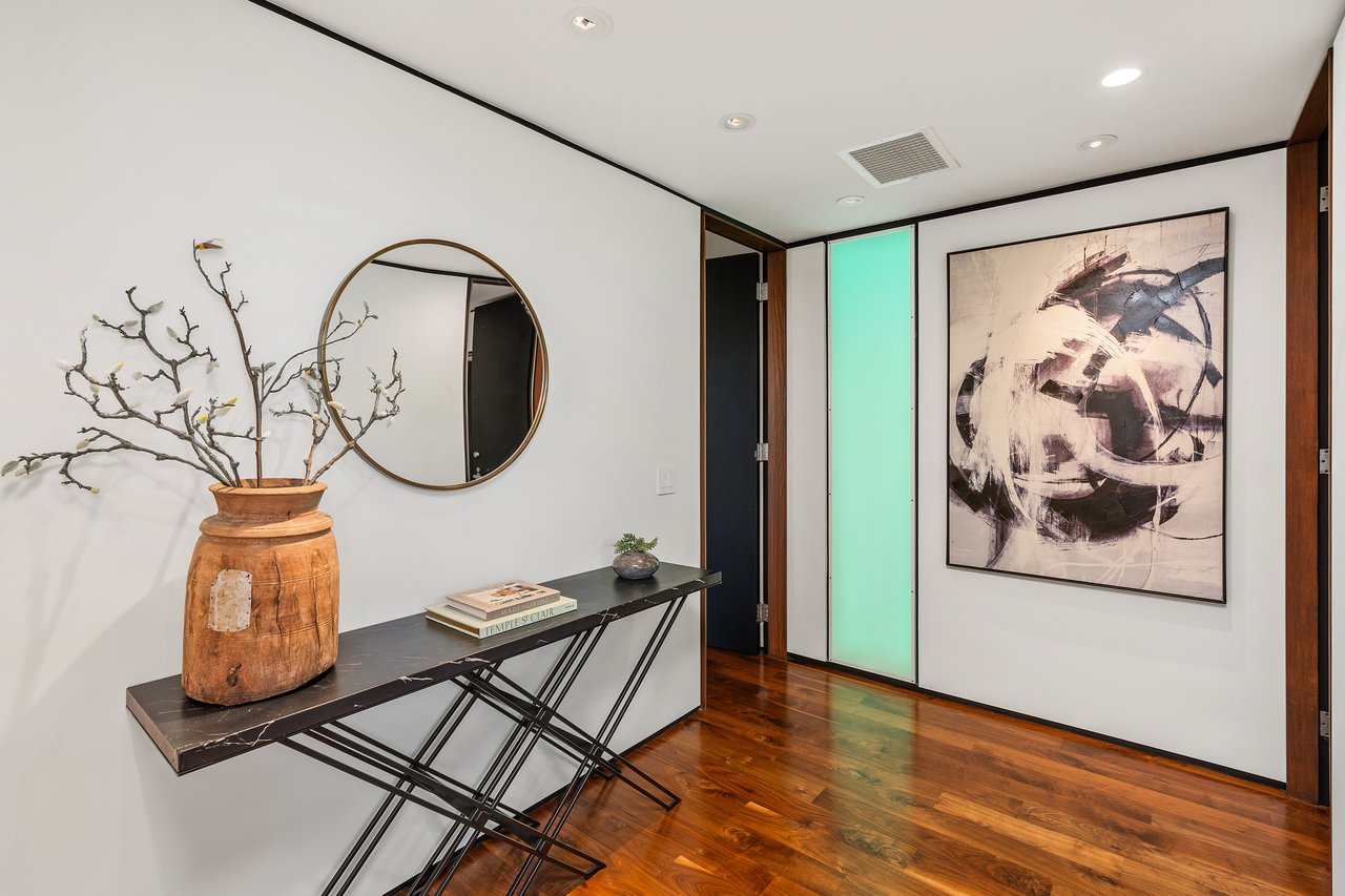  A Beverly Hills Architectural Masterpiece – Where Modern Luxury Meets Timeless Elegance