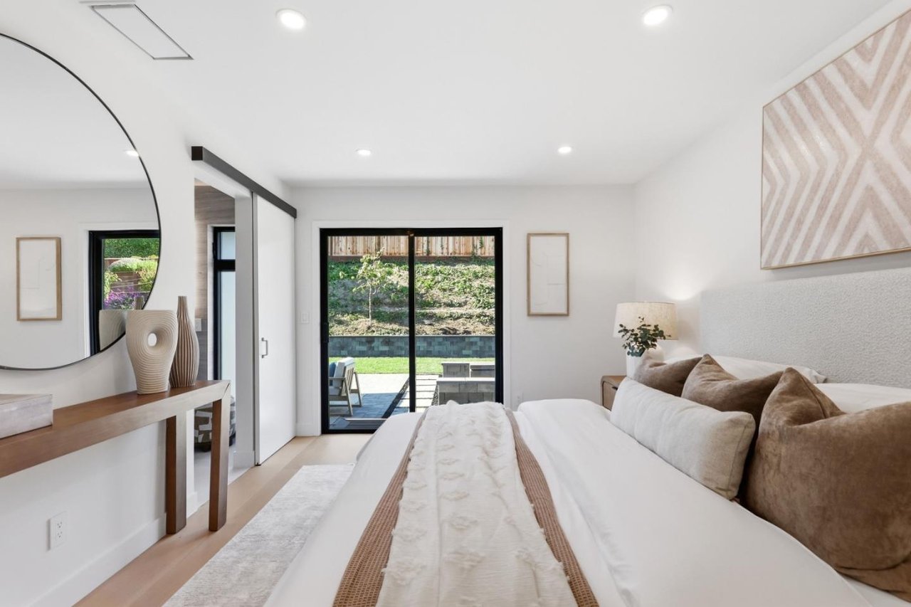 1041 Crestview Drive