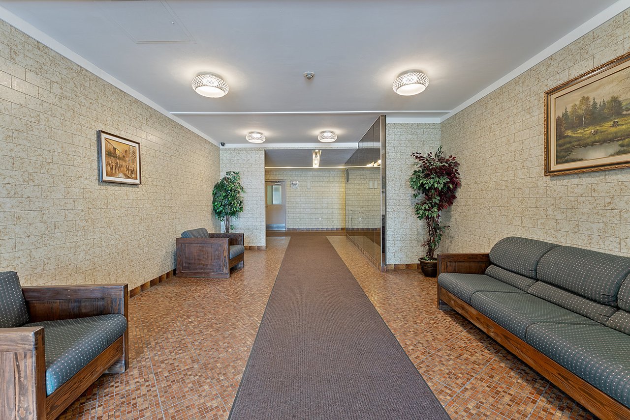 10330 Yonge Street W 707