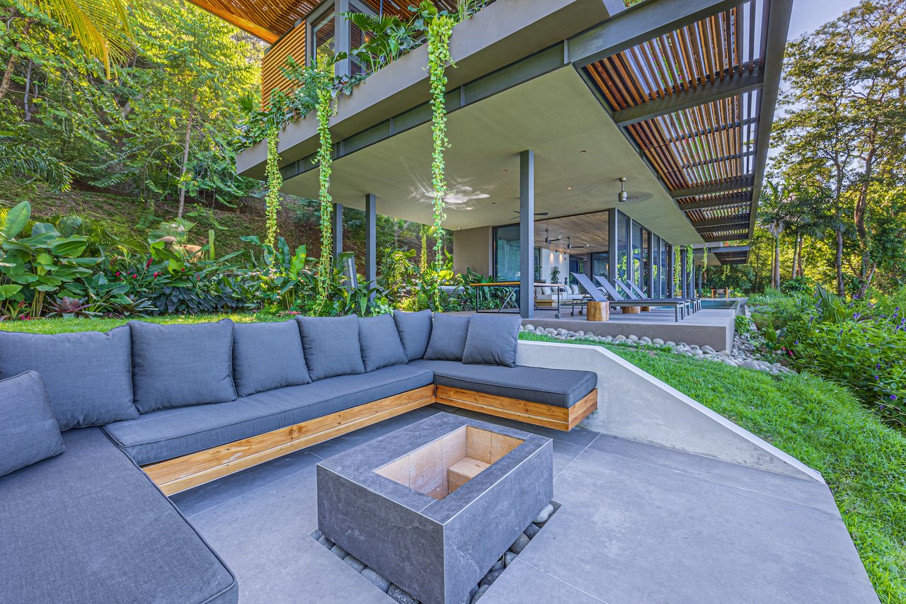 Cascada de Luz - A Magnificent Luxury Home Above the Surf Waves