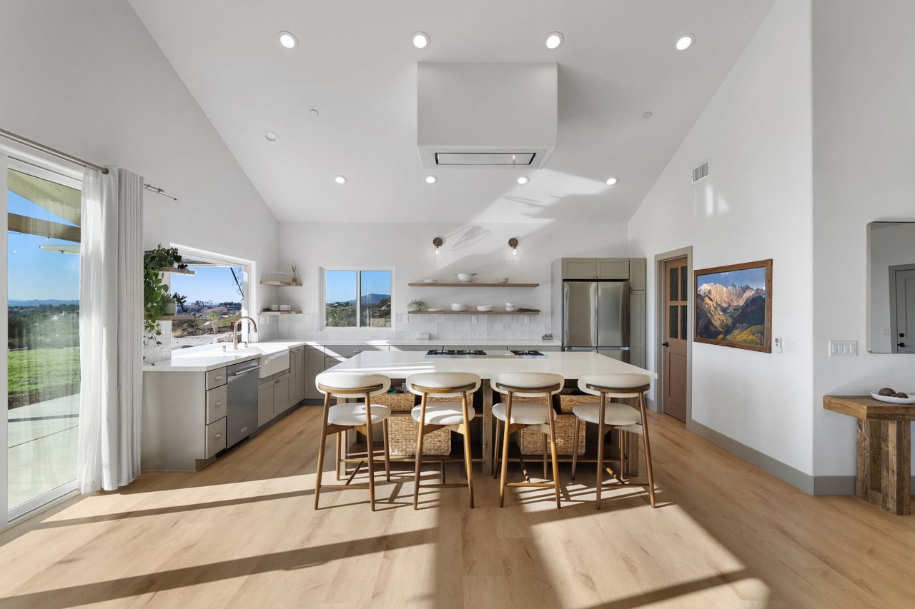 41950 Calle La Escondida