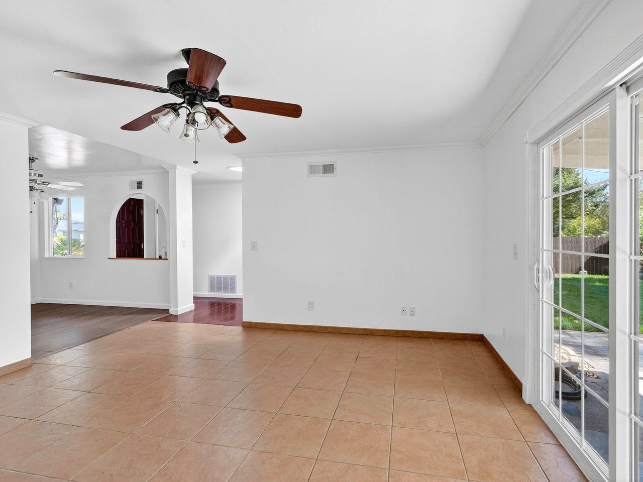 844 Cedarwood Ln