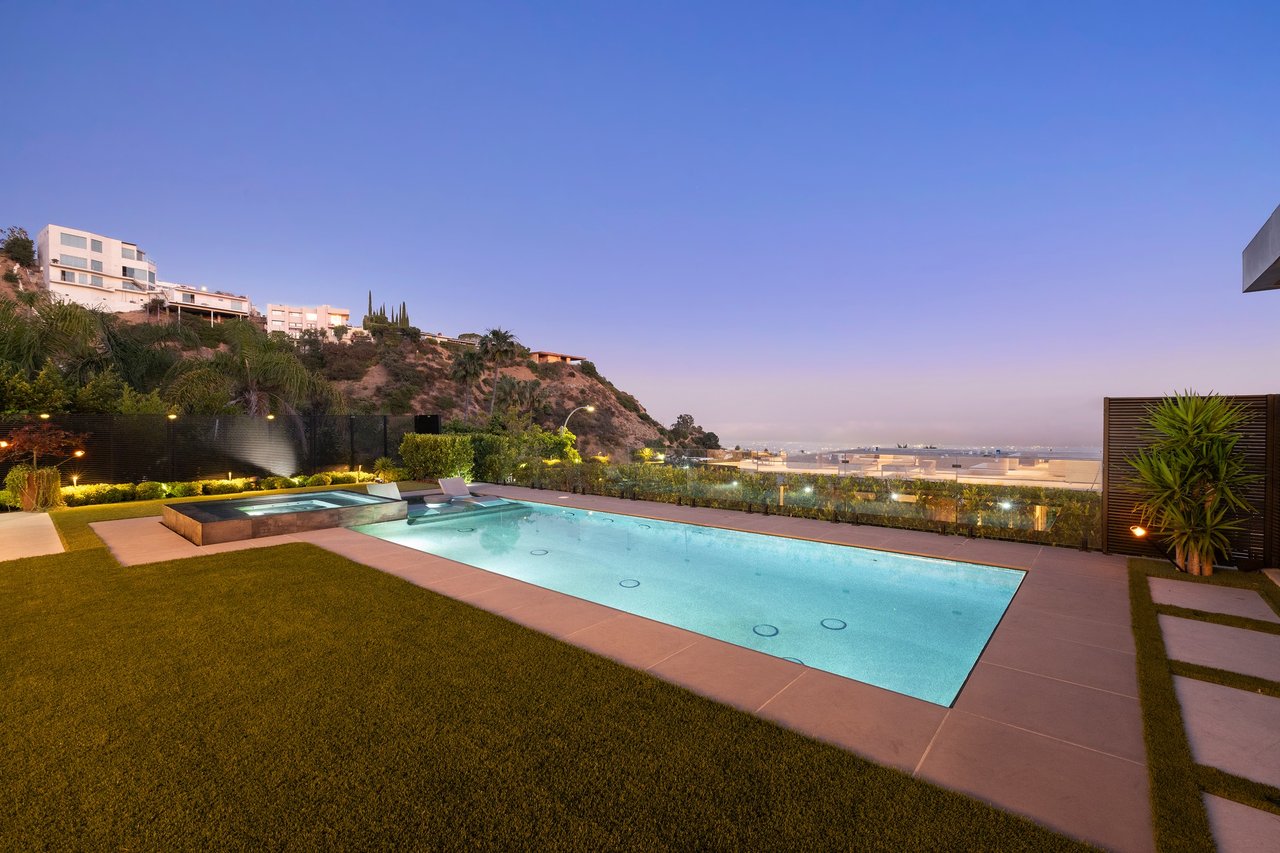 9211 Nightingale Dr, Hollywood Hills