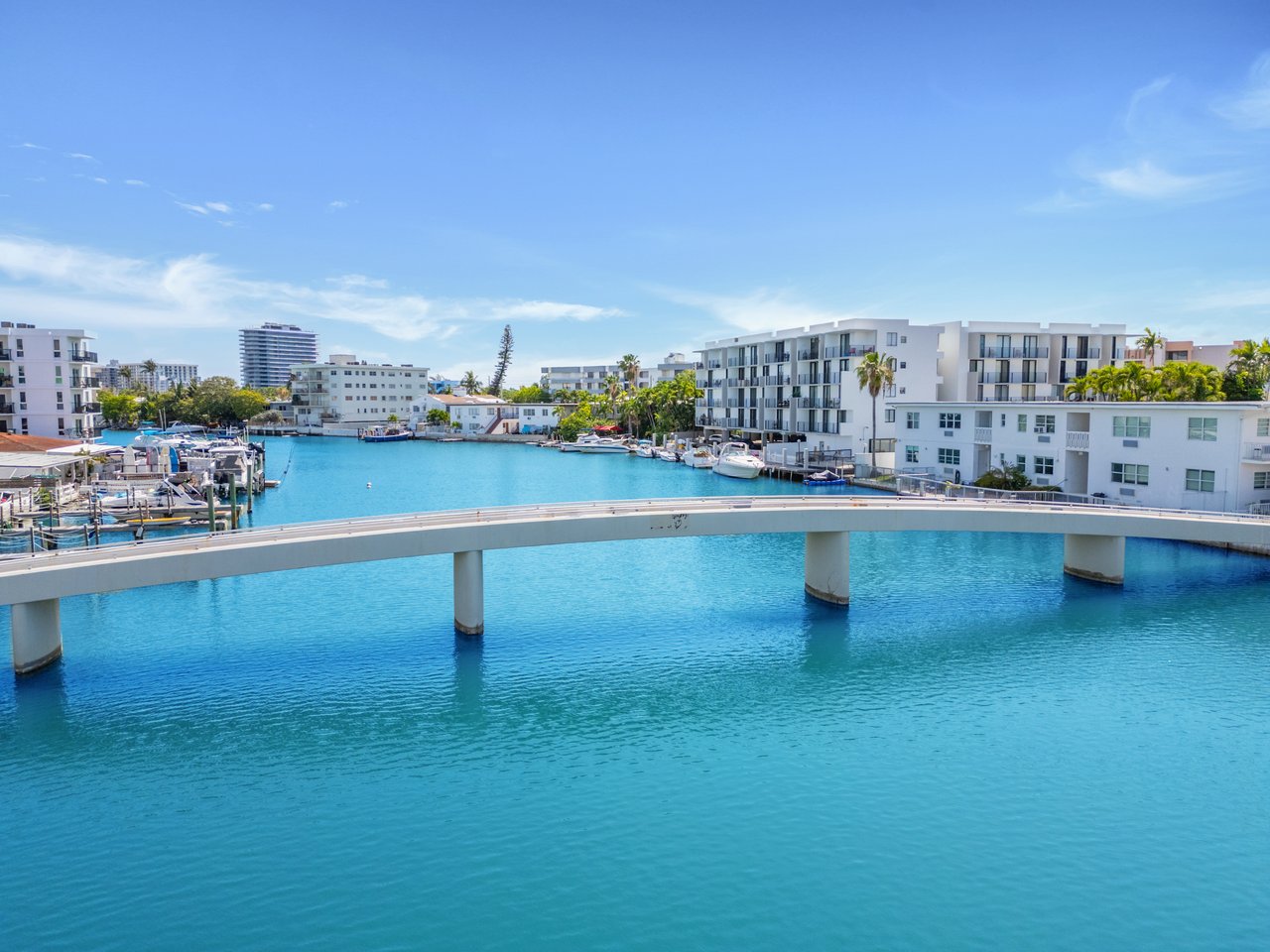 🌊 Waterfront One-Bedroom with Balcony – Miami Beach Lifestyle!