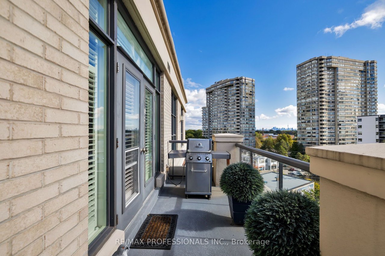 CONDO LIVING IN LUXURY 