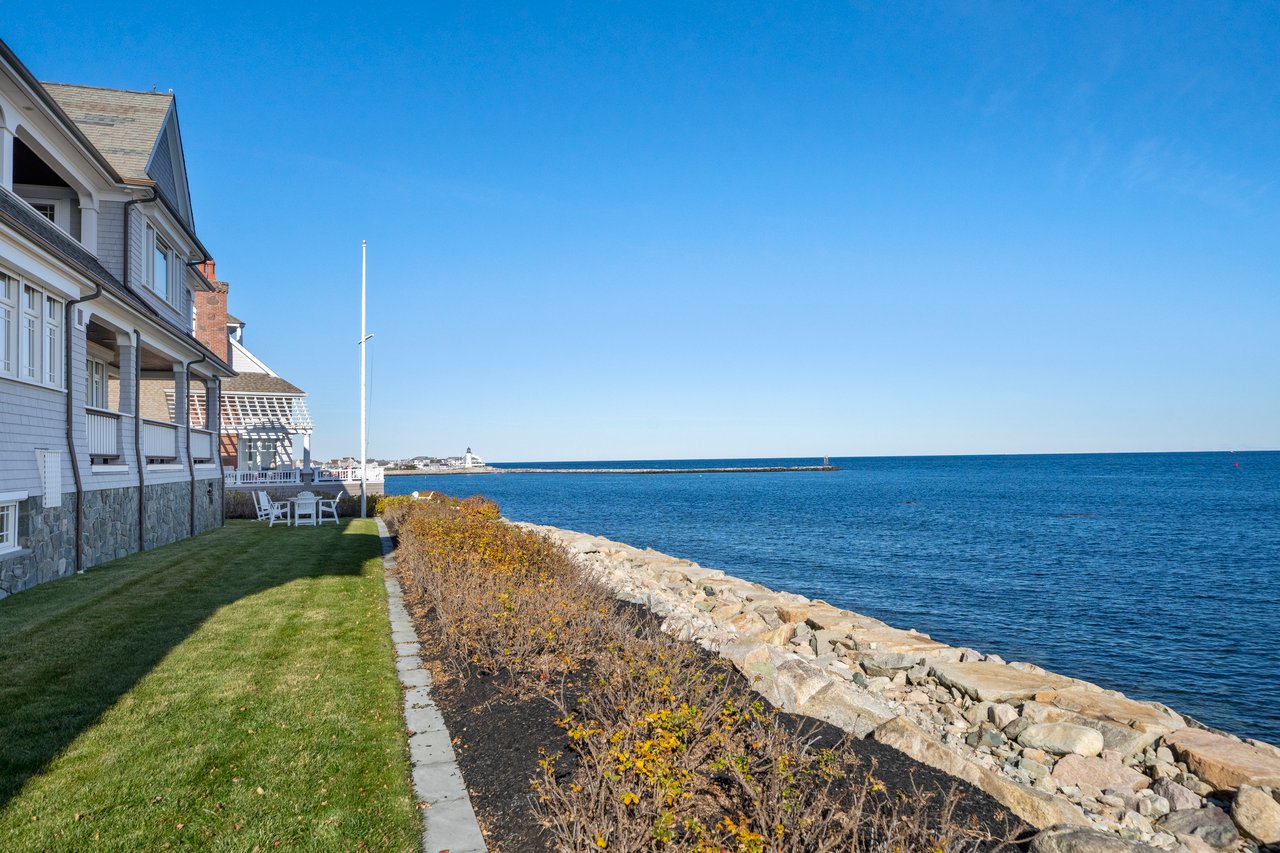 21 Circuit Ave, Scituate